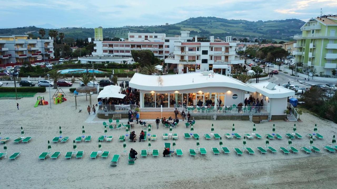 Le Rose Beach & Suites Appartamenti Fronte Mare A Villarosa Martinsicuro Exterior foto
